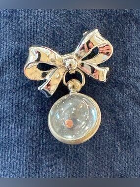 🎀 CORO Lucite Mustard Seed Bow Brooch Vintage 40s 50s Rare Signed Pin